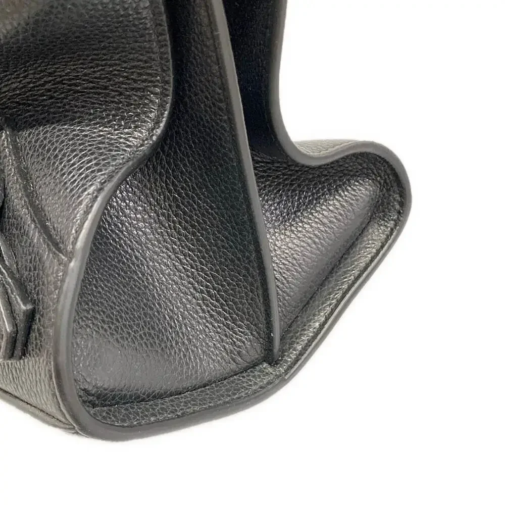 Balenciaga neoclassic city